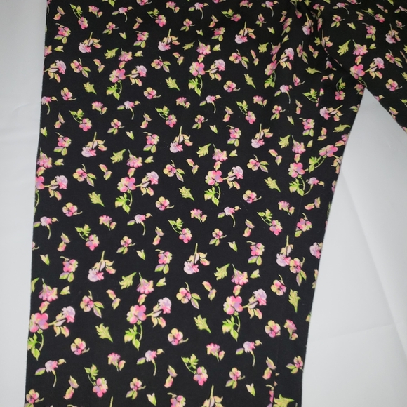NOBO Black Leggings with Pink & Lavender Flowers - Picture 2 of 3